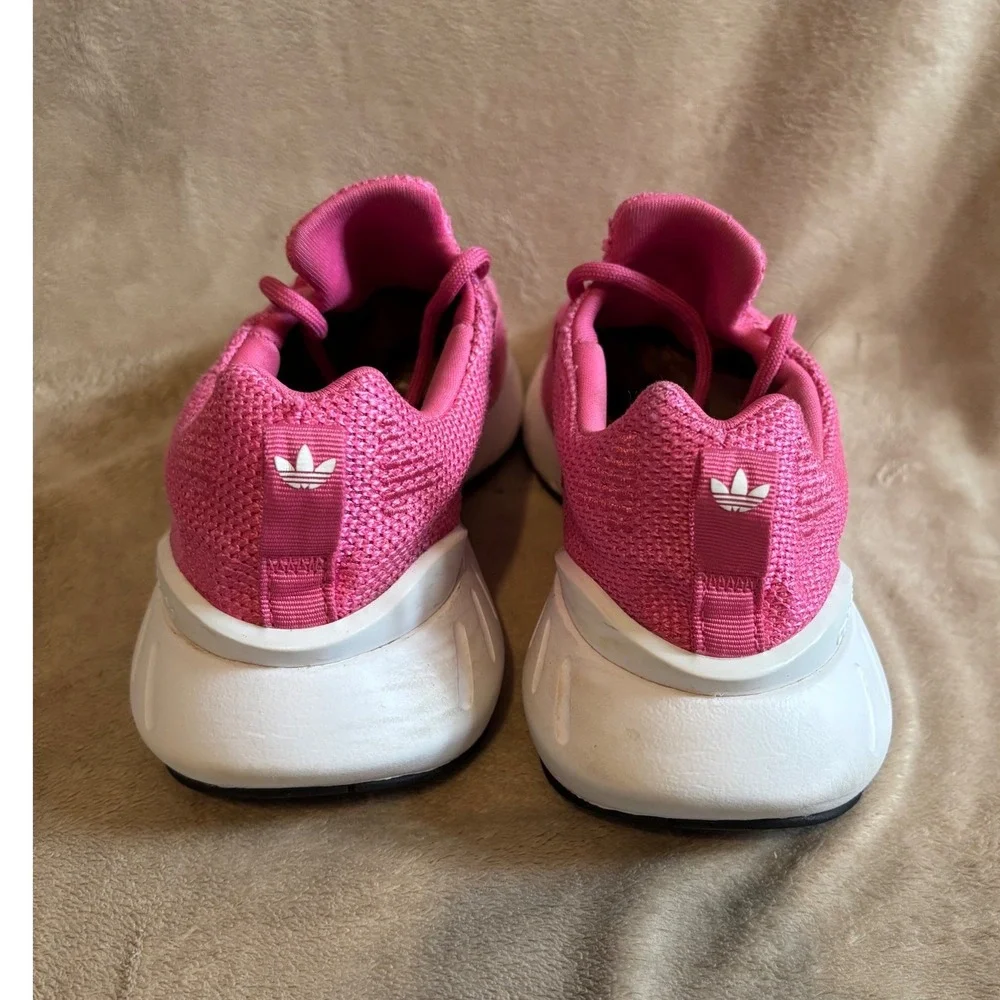 Adidas Swift Run 22 Womens Sneakers Pink White Knit Mesh Low Top Shoes Size 5